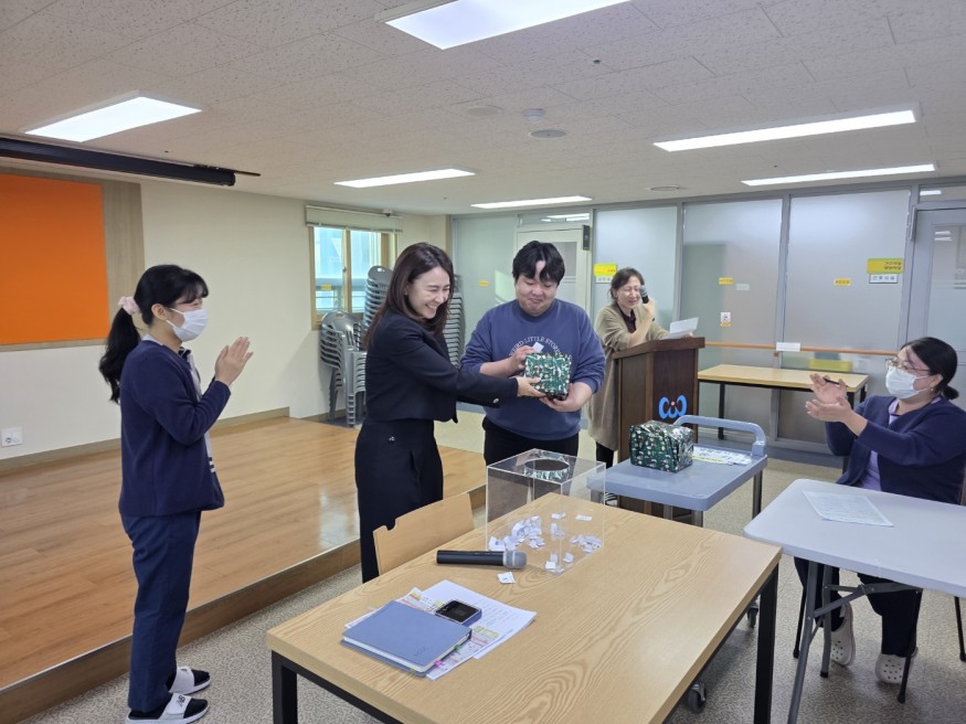 d4feb874e01d3d3a0abec787c7e0e12c_1767589